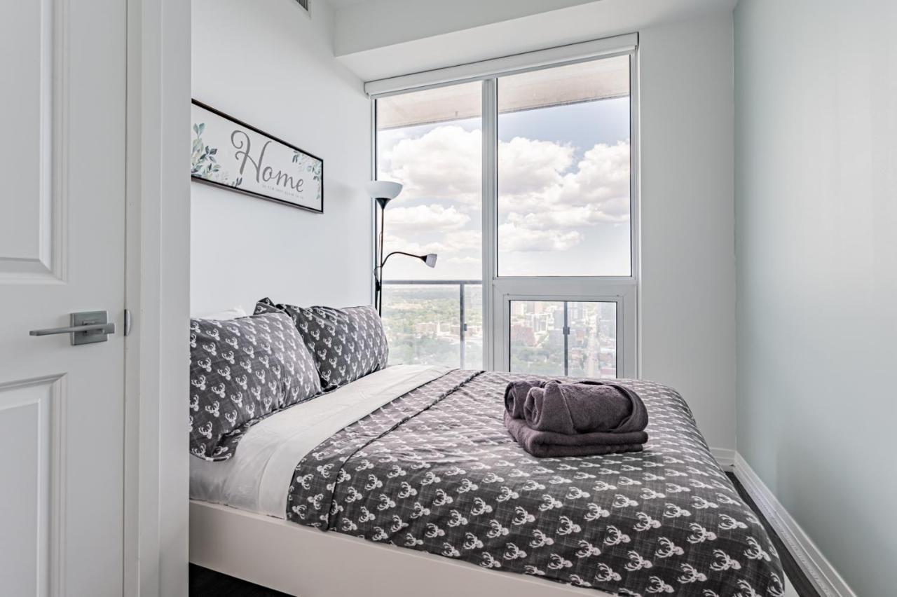 Luxury 2 Bedroom Condo High Floor Close To Eaton Center Торонто Экстерьер фото